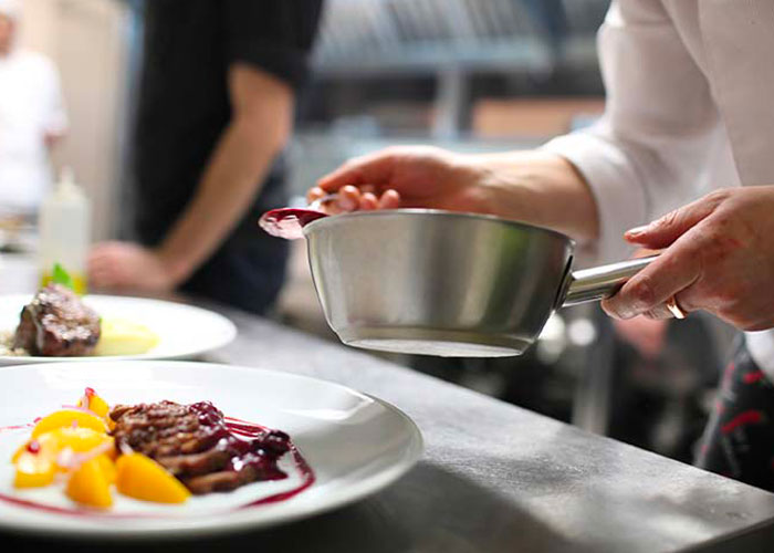 Responsabilità e creatività diventano fondamentali in cucina